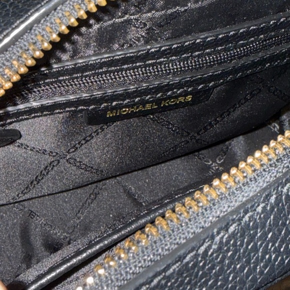 Michael Kors Dark Blue Crossbody Bag - Picture 2 of 8